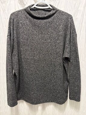 Uniqlo Dark Heather Gray Mock  Turtleneck Sweater